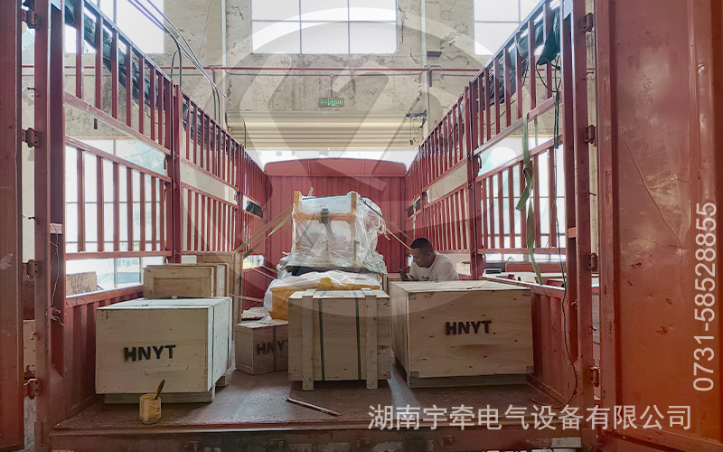 2.5噸蓄電池電機(jī)車(chē)出口海外 4.jpg